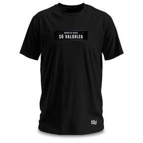 Camiseta Masculina Modelo Raro